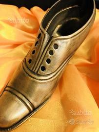 In ottone scarpa antica