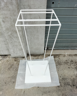 Mobiletto Con Base E Struttura in Metallo