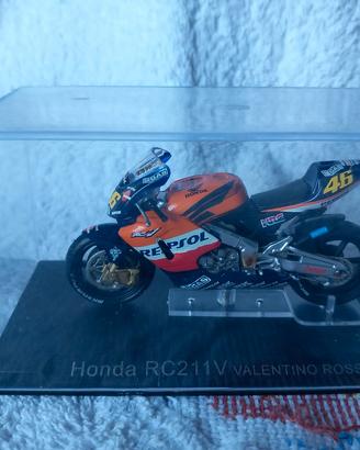 Modellino Honda RC211V Valentino Rossi 
