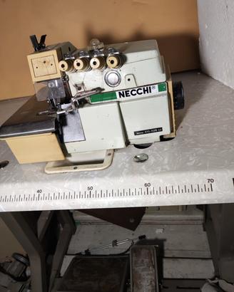 Macchina da cucire industriale Necchi