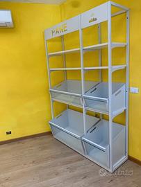 scaffale per negozio oppure per casa