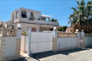 Villa a pochi passi dal mare