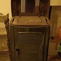 Stufa bruciatutto a legna