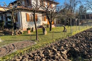 Villa libera su 4 lati giardino mq1000