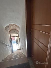 Privato vende porzione di casa terra-cielo