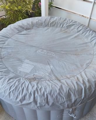 piscina idromassaggio 