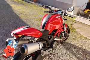 Ducati Monster 696 plus