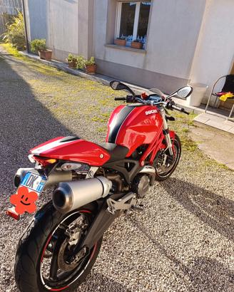 Ducati Monster 696 plus