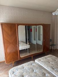 Armadio 5 ante con luci interne gratis