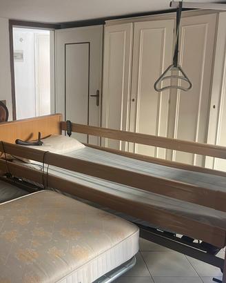 Letto ospedaliero con sponde