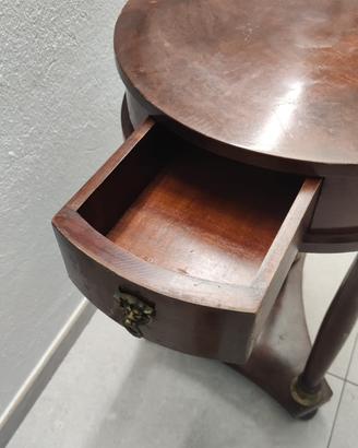 Tavolino rotondo in legno massiccio