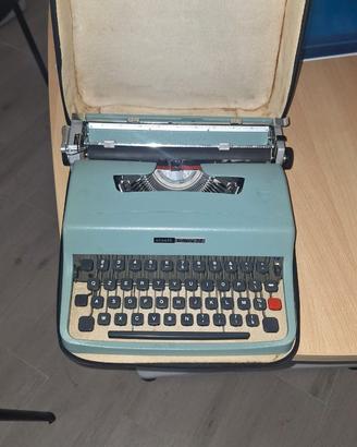 Macchina da scrivere Olivetti Lettera 32