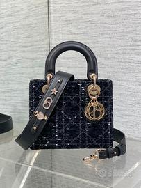 Edizione limitata a quattro ricami a fiori grossi