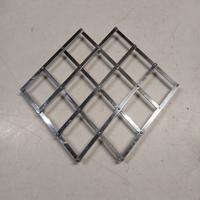 Vecchio, sottopentola, in metallo, cromato. Presen