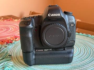 Canon EOS 5D Mark II + grip
