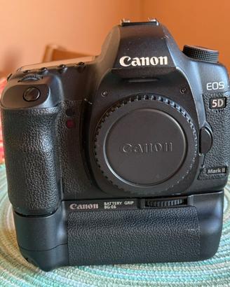 Canon EOS 5D Mark II + grip