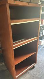 mobiletto a scaffali in legno