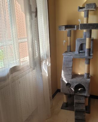 castello per gatti
