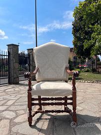 Poltrona d'epoca con braccioli