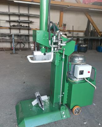 attrezzo costruito artigianalmente spaccare legna