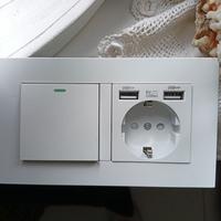 Presa a muro con doppio USB