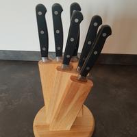 Set di coltelli con ceppo in legno 