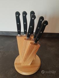Set di coltelli con ceppo in legno 