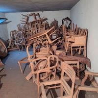 Sedie e tavoli grezzi