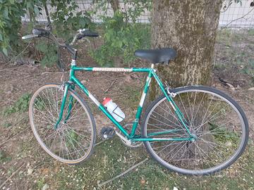 Bicicletta uomo verde da passeggio telaio da cors