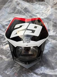 Mascheriva V-face con faro
