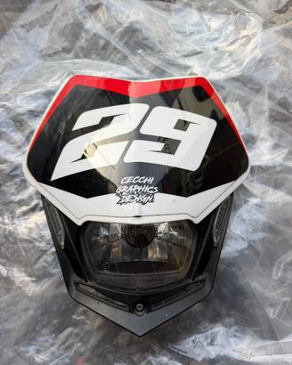 Mascheriva V-face con faro