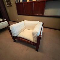 Poltrona di design in palissandro con cuscini