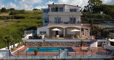 Mini appartamenti in villa con piscina a Gaeta