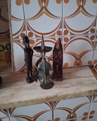 2 statuine legno 1 latta
