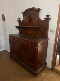 Credenza fine 800 noce con anatra intagliata