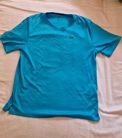 T shirt Nike turchese dri fit. Taglia M 