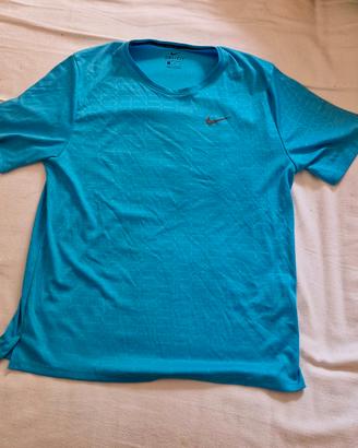 T shirt Nike turchese dri fit. Taglia M 