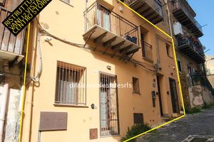 Atenea ristrutturato mq 180 vani 12