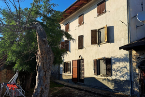 Villa con podere e garage