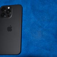 Iphone 15 pro max senza un graffio.