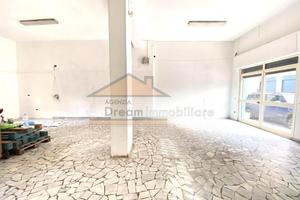 Locale commerciale in Via Mugnano-Giugliano