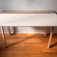 Scrivania in legno color bianco e tortora