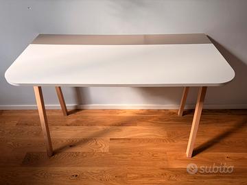 Scrivania in legno color bianco e tortora