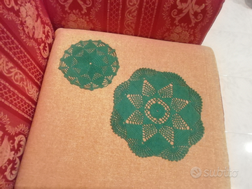 Due centrini lavorati a mano