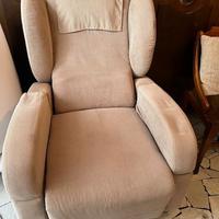 Poltrona alza-persona elettrica, per anziani.