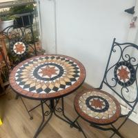 Tavolino e sedie da balcone relax