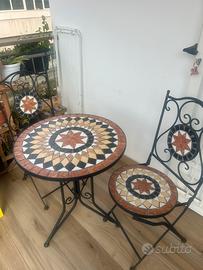 Tavolino e sedie da balcone relax