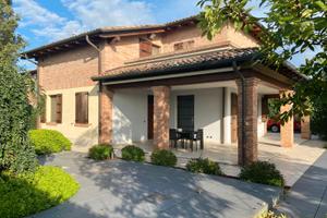 Villa con ampio giardino