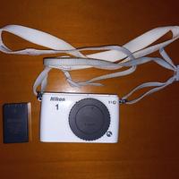 Nikon 1 S1 bianca