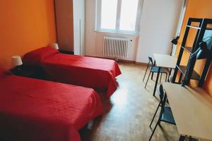 Stanza singola/doppia in ampio appartamento